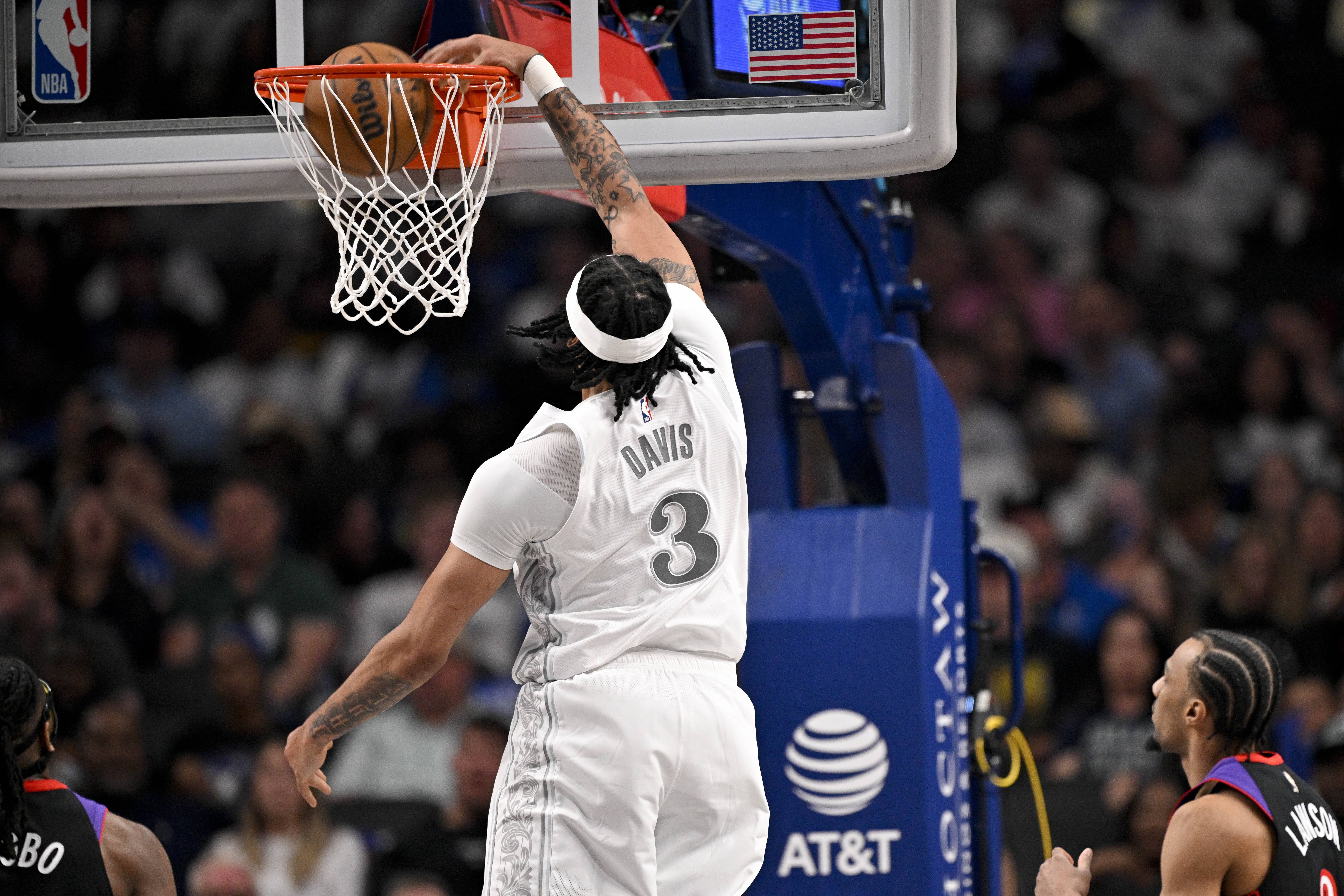 九游app下载最新版本-浓眉哥迎来十二赛季出色发挥，尤文图斯观众热烈欢呼！